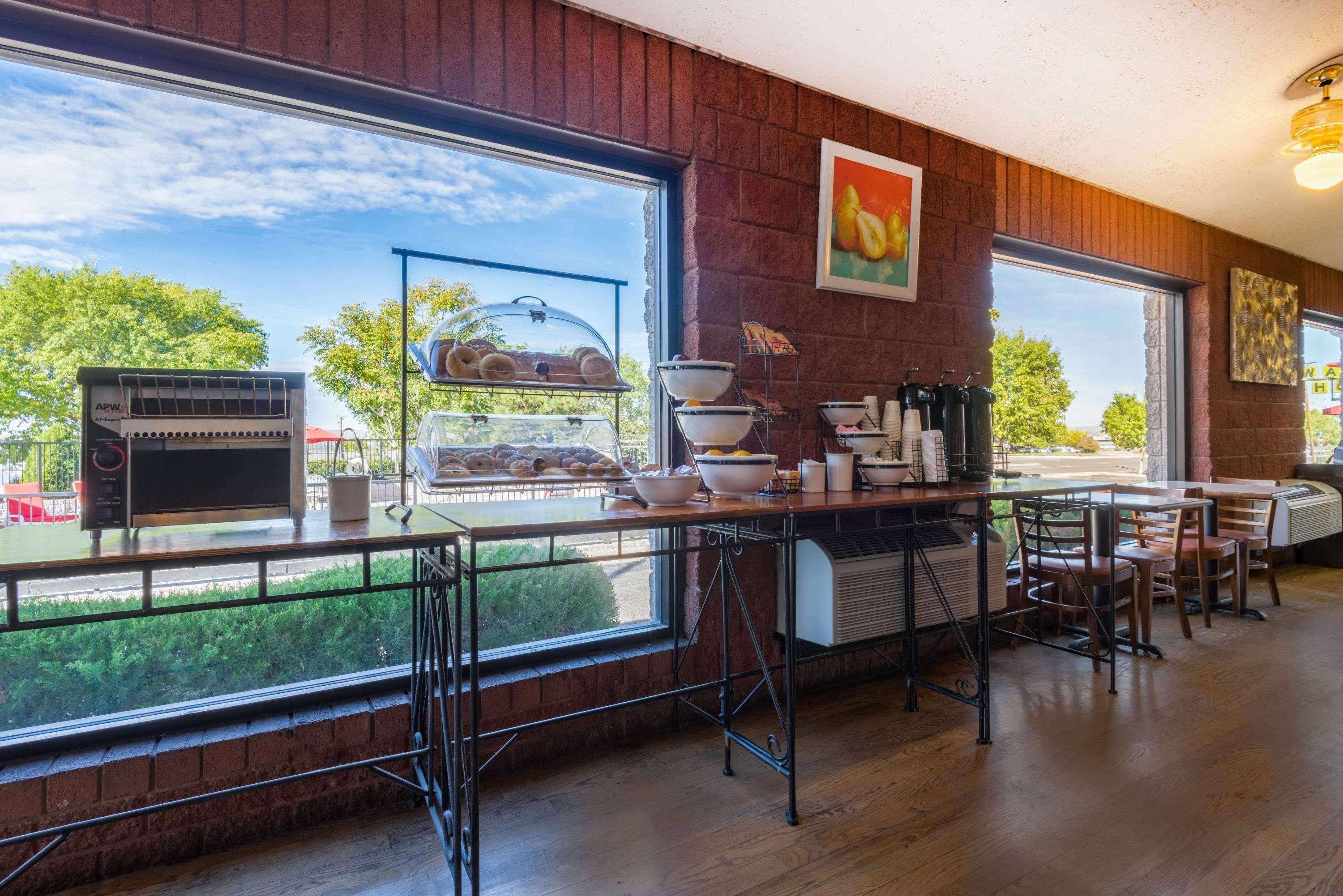 Ramada By Wyndham Albuquerque Airport Otel Dış mekan fotoğraf