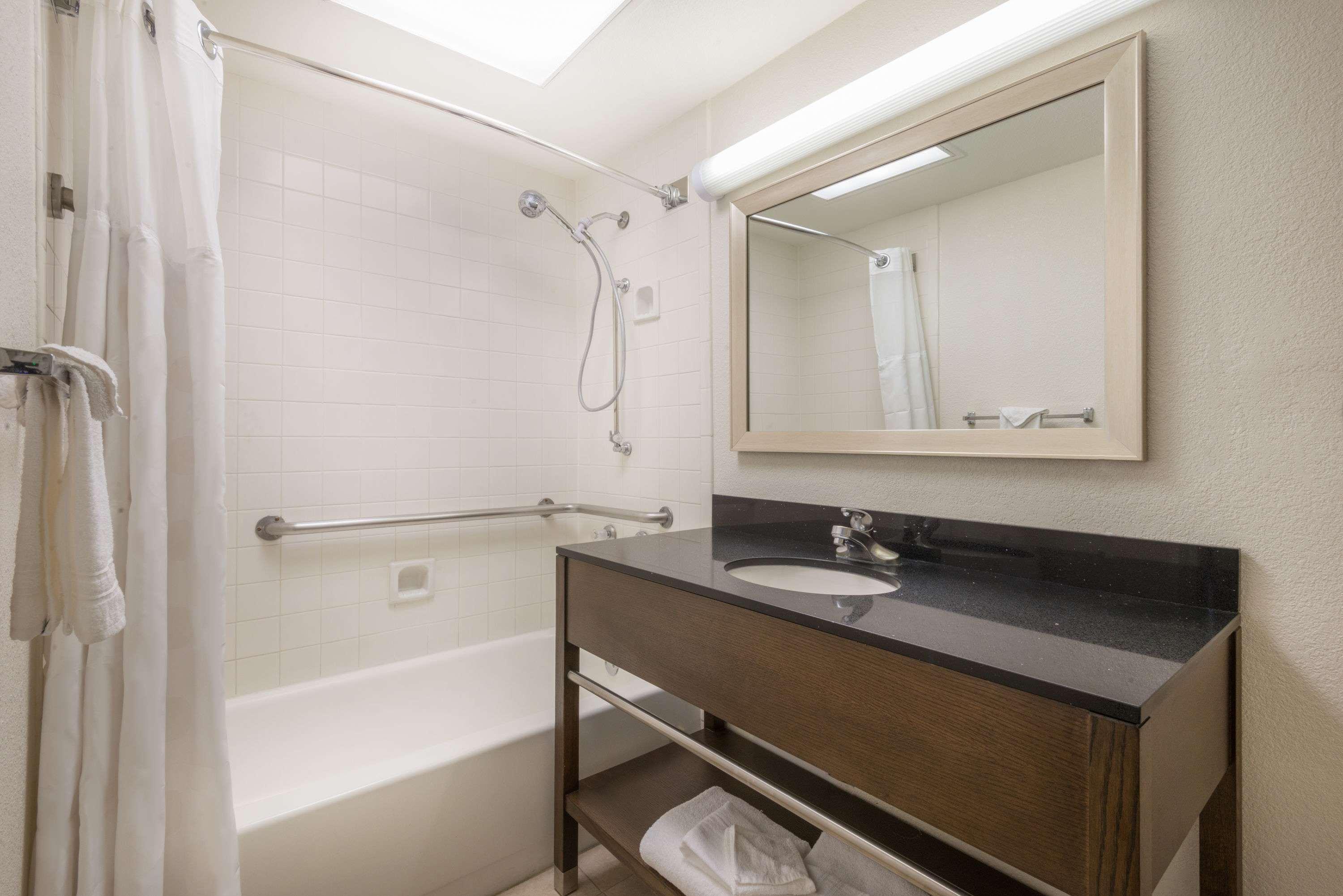 Ramada By Wyndham Albuquerque Airport Otel Dış mekan fotoğraf