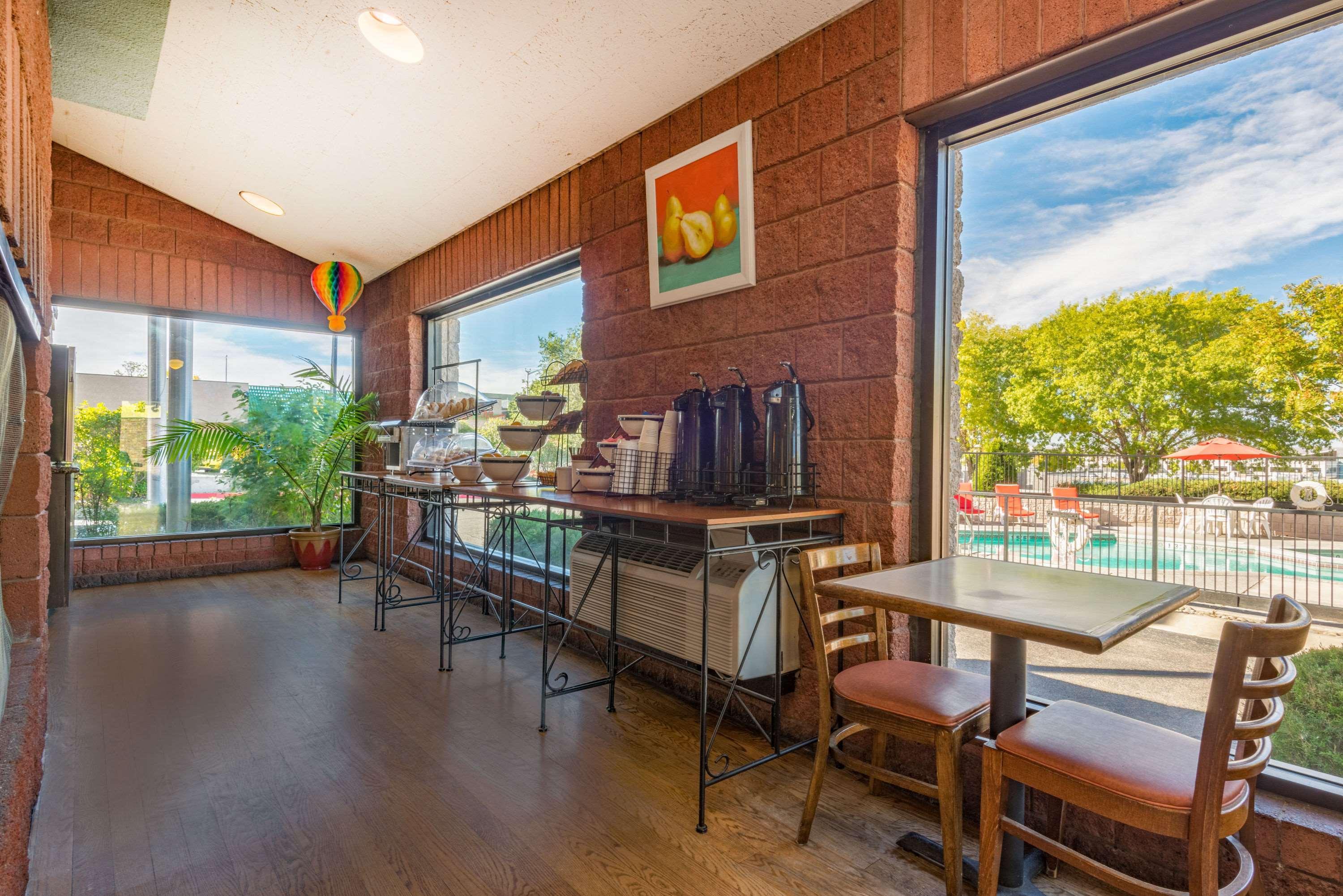 Ramada By Wyndham Albuquerque Airport Otel Dış mekan fotoğraf