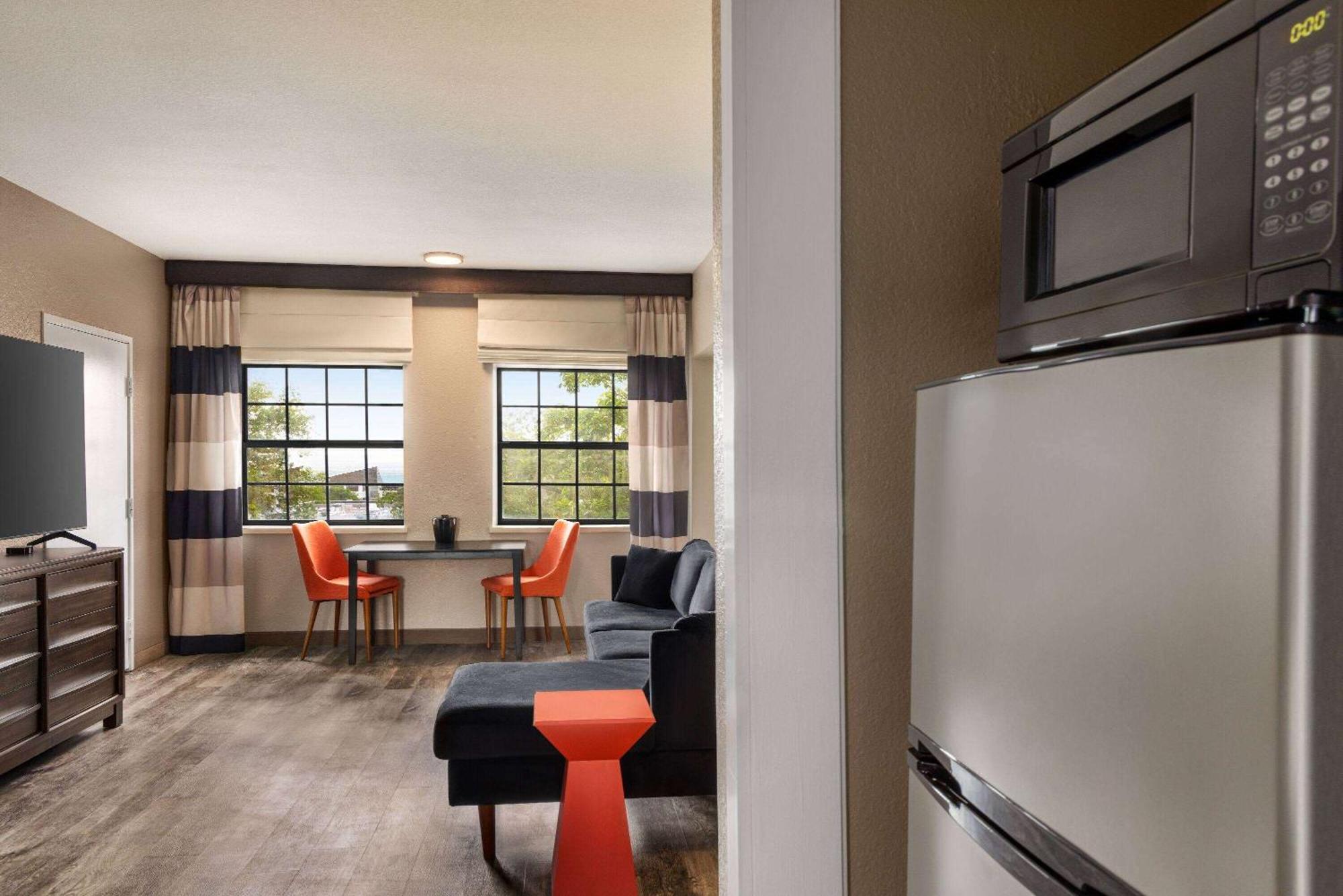 Ramada By Wyndham Albuquerque Airport Otel Dış mekan fotoğraf