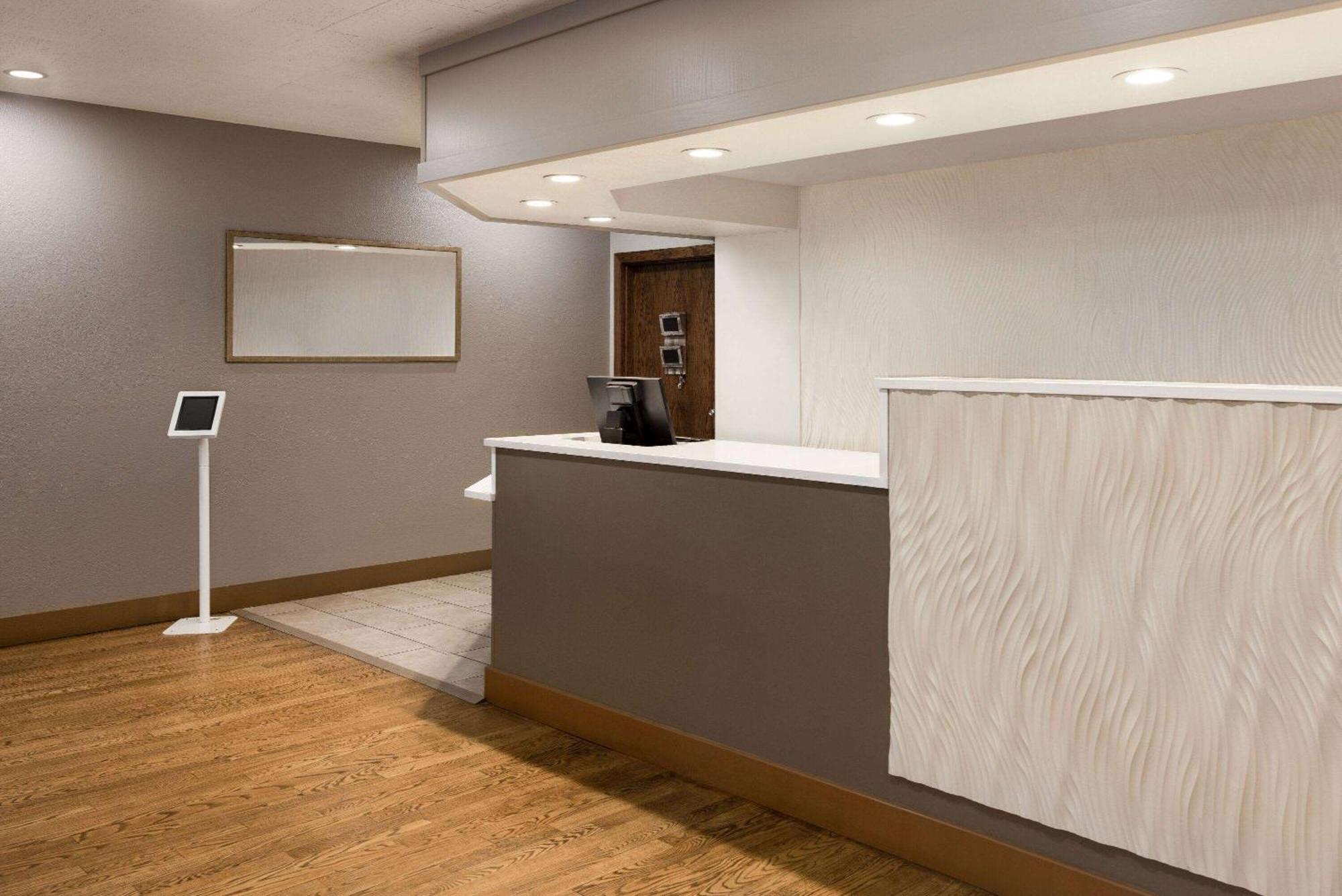 Ramada By Wyndham Albuquerque Airport Otel Dış mekan fotoğraf