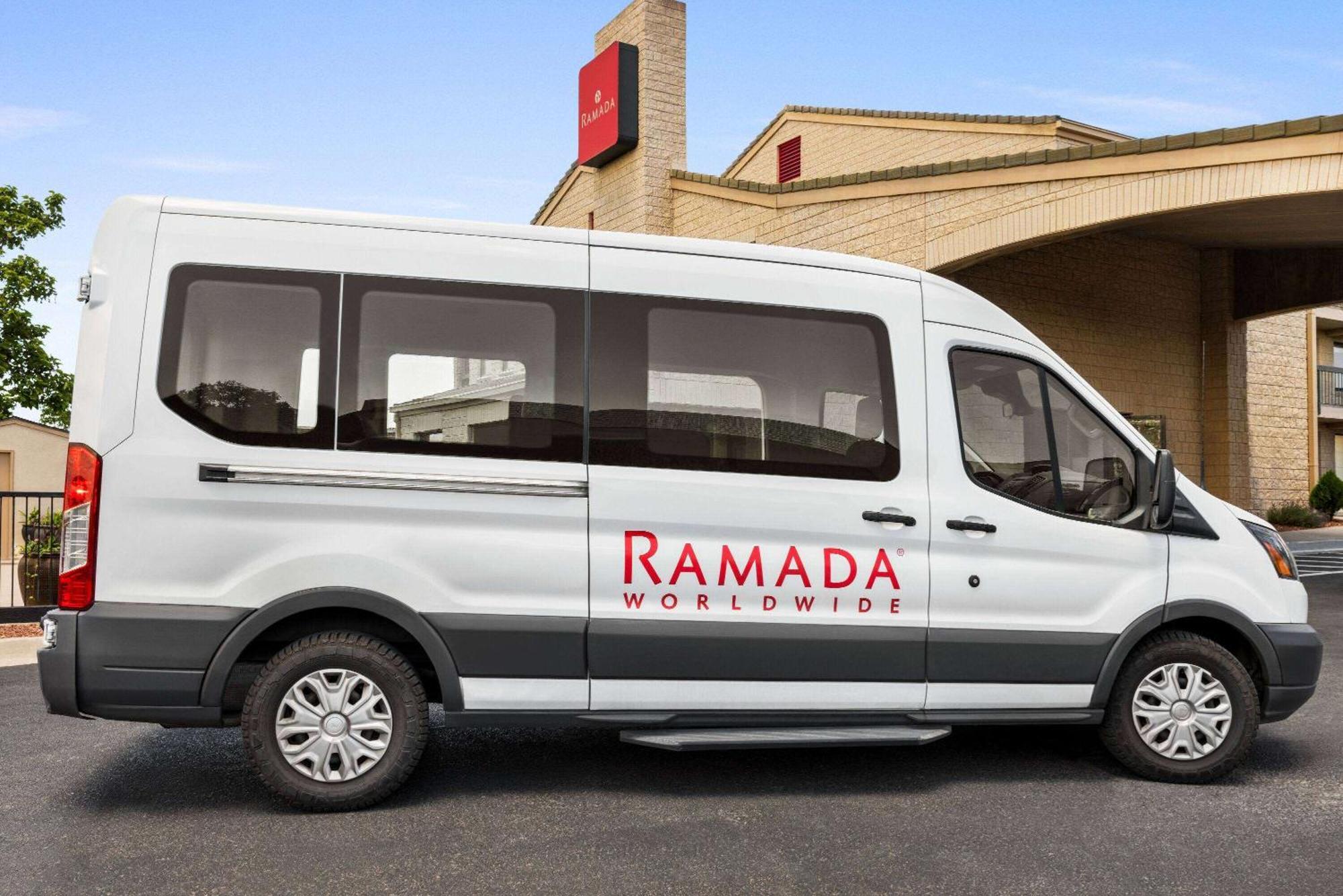 Ramada By Wyndham Albuquerque Airport Otel Dış mekan fotoğraf