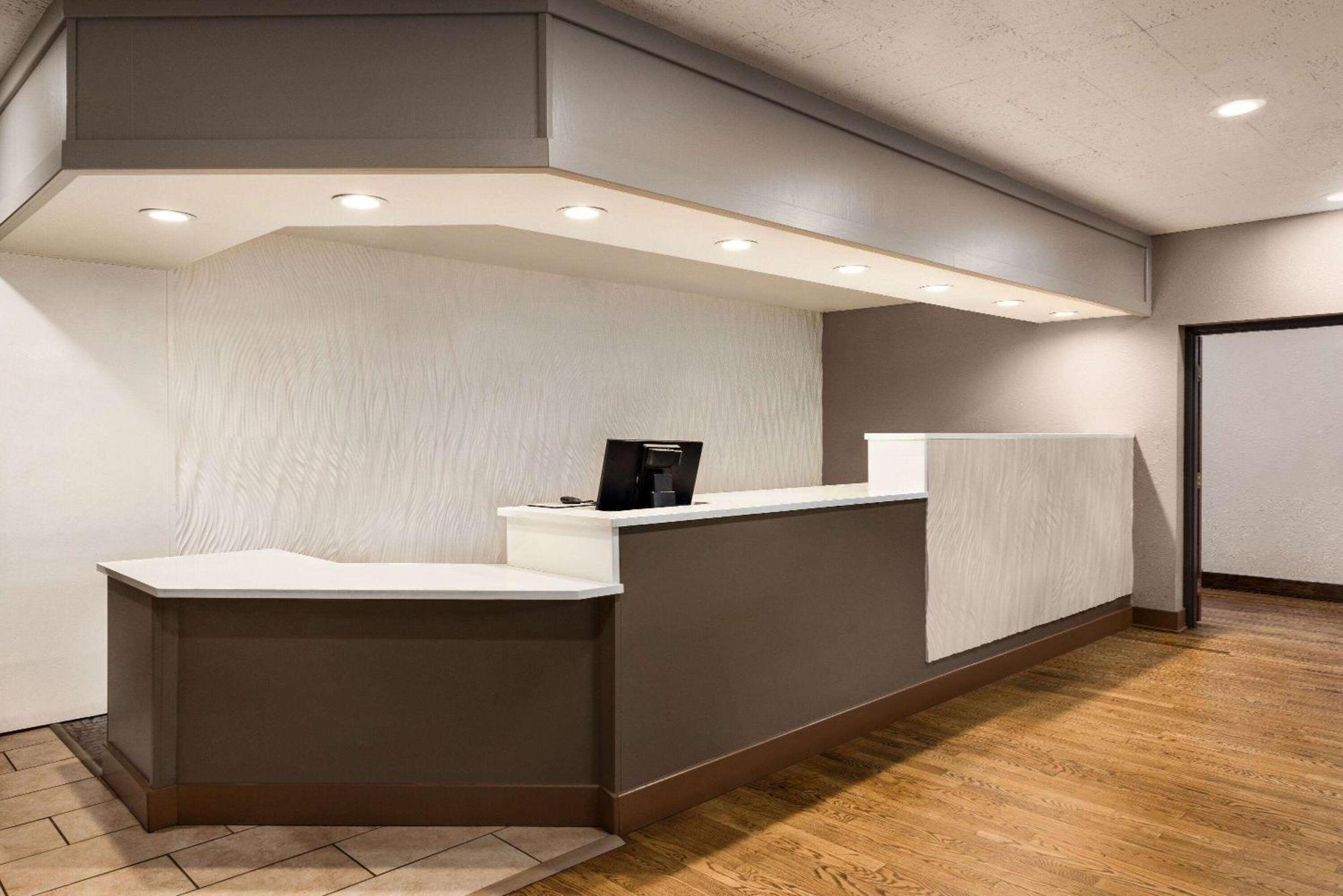 Ramada By Wyndham Albuquerque Airport Otel Dış mekan fotoğraf