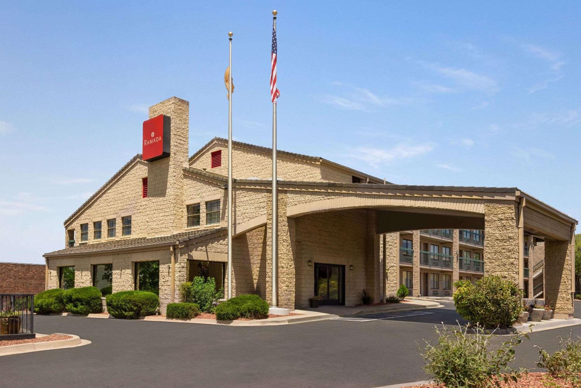Ramada By Wyndham Albuquerque Airport Otel Dış mekan fotoğraf