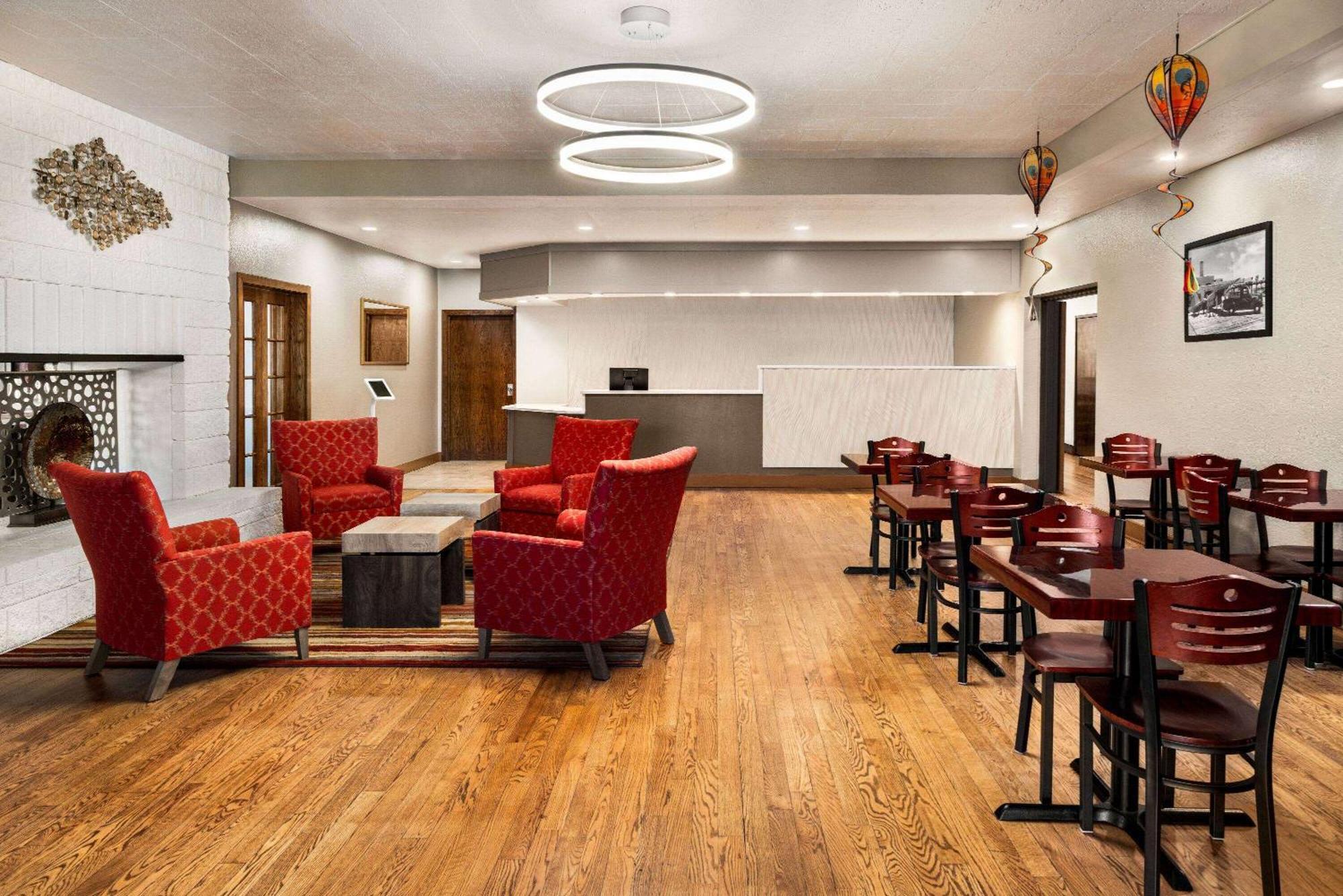Ramada By Wyndham Albuquerque Airport Otel Dış mekan fotoğraf