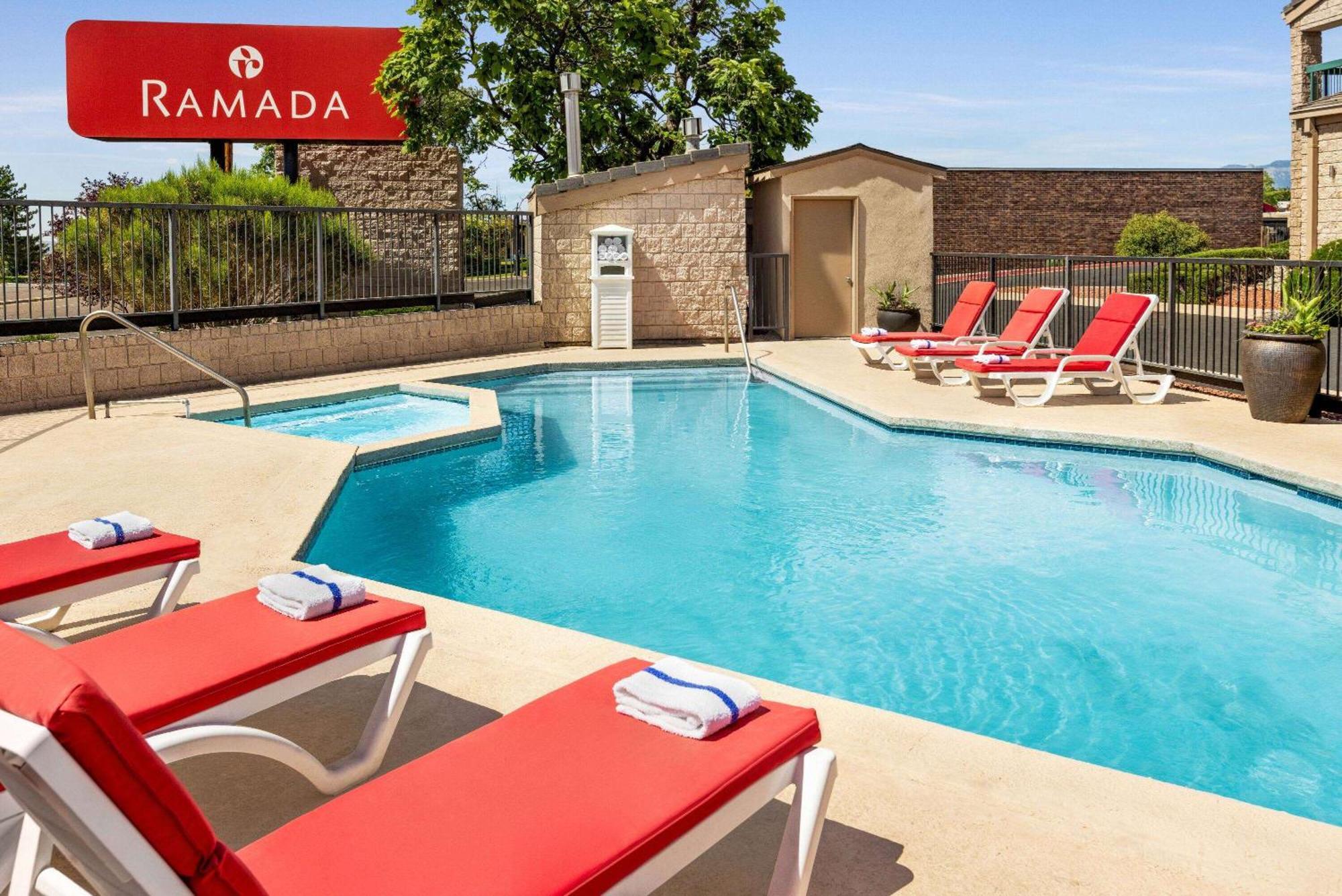 Ramada By Wyndham Albuquerque Airport Otel Dış mekan fotoğraf